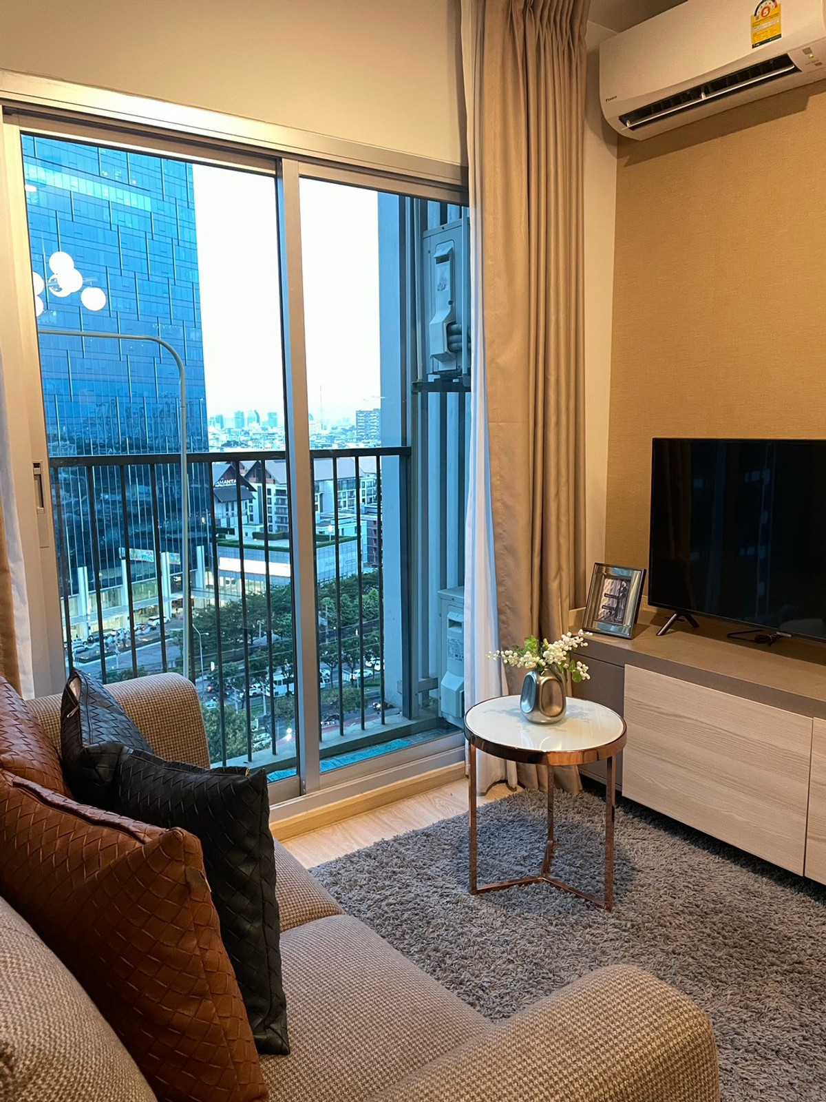 Best Price 🔥Selling Noble Revolve Ratchada 2, very beautiful room, fully decorated, very luxurious, very good price.