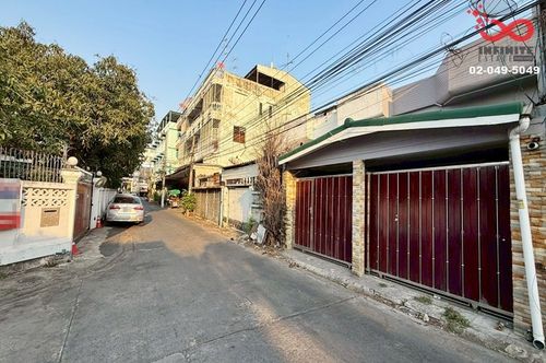 2-story townhouse for sale, Soi Bang Bon 1/11, newly renovated, 27 sq m.