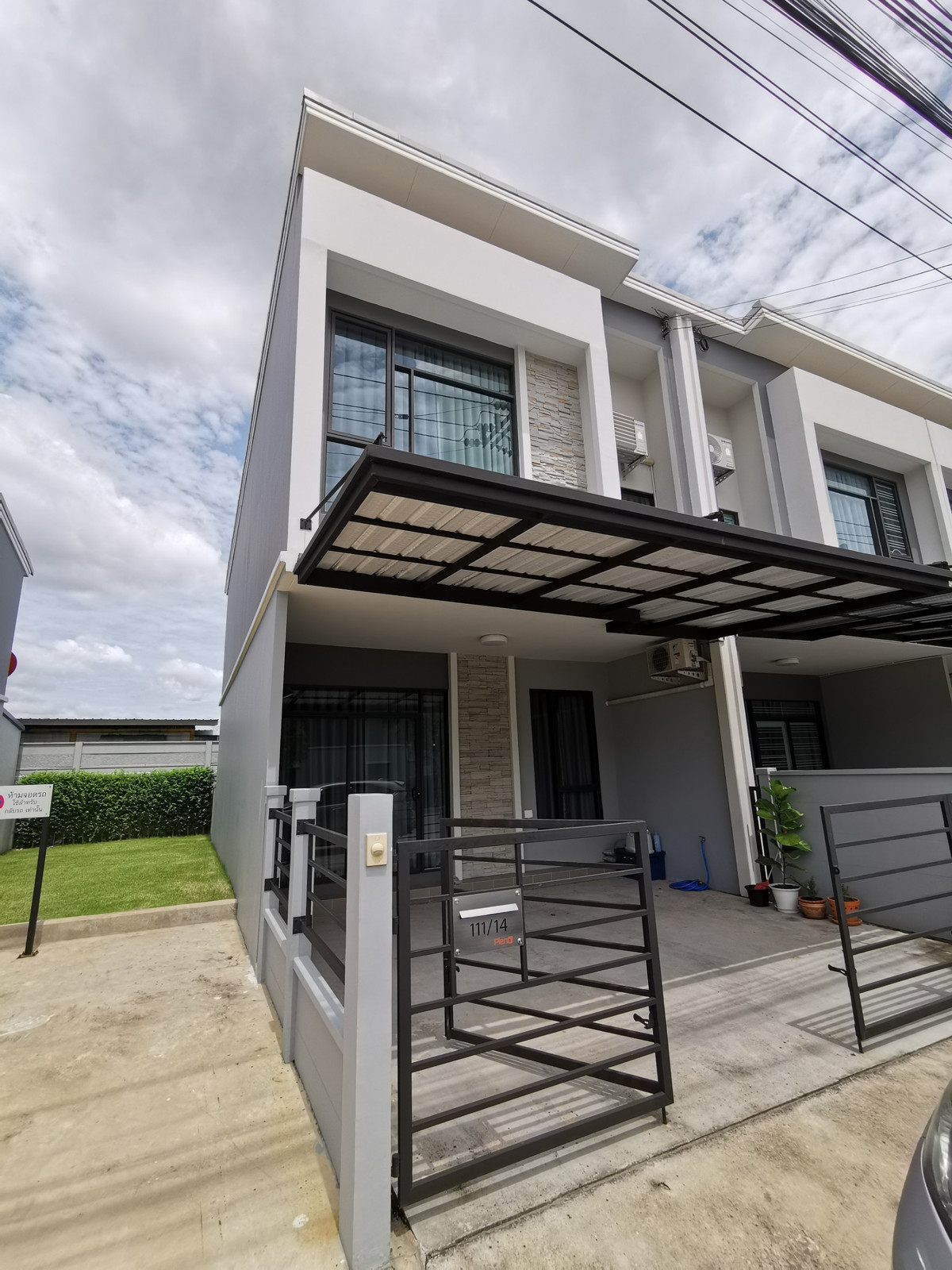 2-story townhome for sale, 3 bedrooms, 3 bathrooms, width 5.5 meters, with tenants, Pleno Project. Phahonyothin-Watcharaphon 2-story townhome for sale, 3 bedrooms, 3 bathrooms, width 5.5 meters, with tenants, Pleno Project. Phahonyothin-Watcharaphon