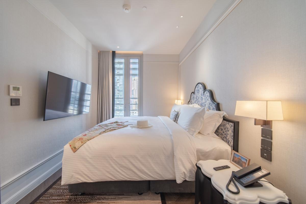🔥For Rent Now🔥 LA CLEF One-Bedroom Deluxe, 52 sq.m., 150 meters from BTS Thonglor. Beautiful room, ready to move in + Free Wi-fi + Cleaning 3 times/week + Pets allowed (Short-term and long-term rentals available)