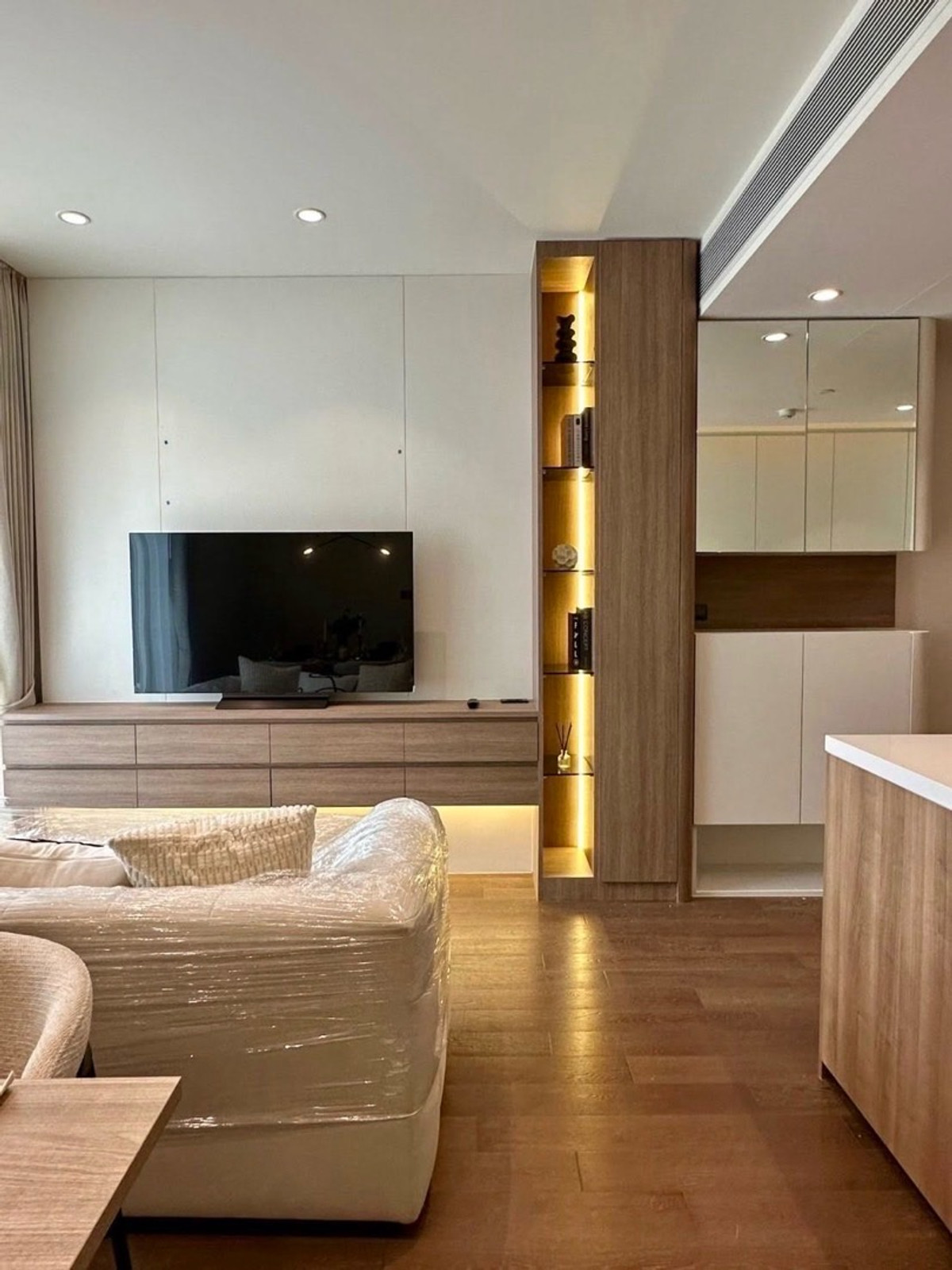 Pet friendly. Muniq Sukhumvit 23. for rent 0632717888 (+66632717888)