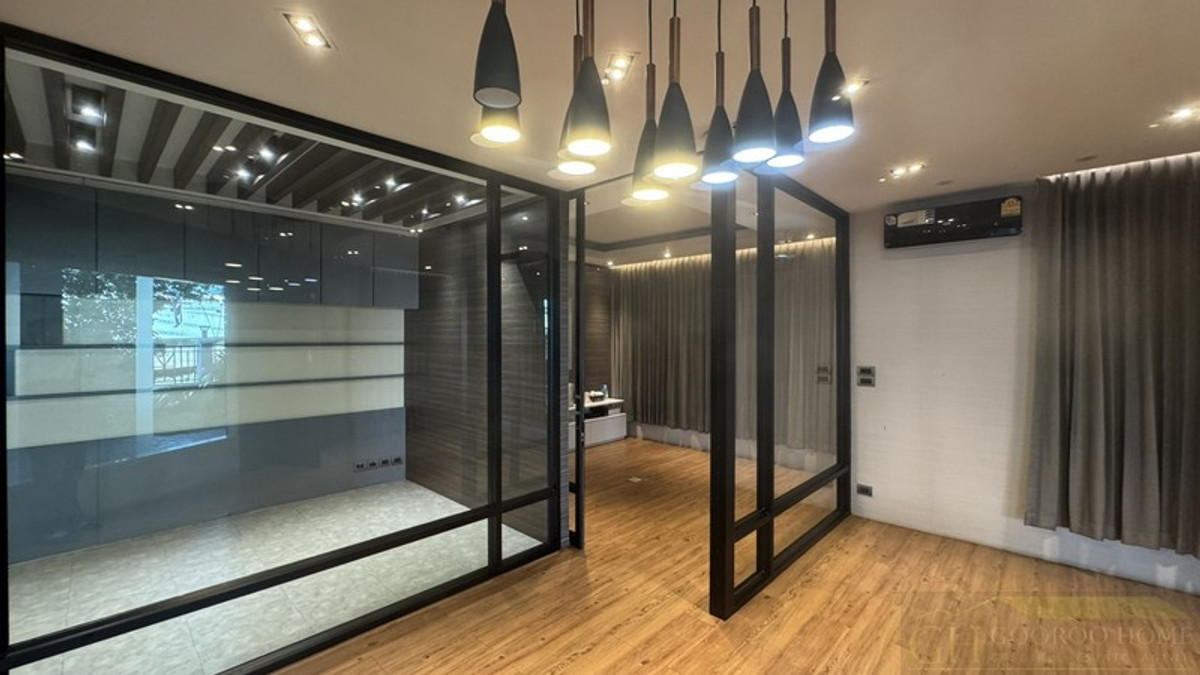 Home office for sale, cheapest in this area, 2-story building, land area 77 sq m, convenient transportation. Next to Kanchanaphisek Road The interior is decorated modern and perfect. – รูปที่ 2