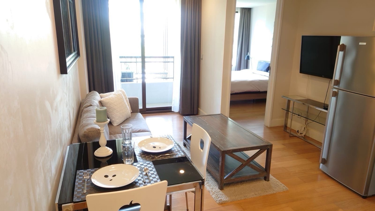 Collezio Sathorn pipat 1b1b 26K Call 0886166564