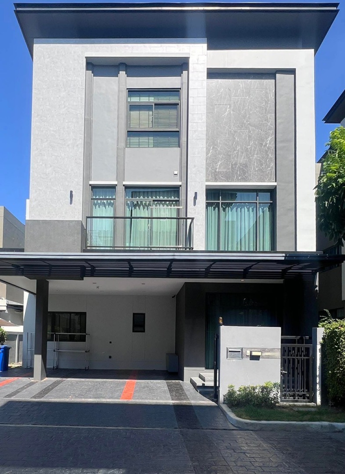 The Gentry Sukhumvit 101 Luxury 3-Storey Single House for Sale and Rent near BTS Punnawithi 380 sq.m Prime Sukhumvit Location The Gentry Sukhumvit 101 Luxury 3-Storey Single House for Sale and Rent near BTS Punnawithi 380 sq.m Prime Sukhumvit Location
