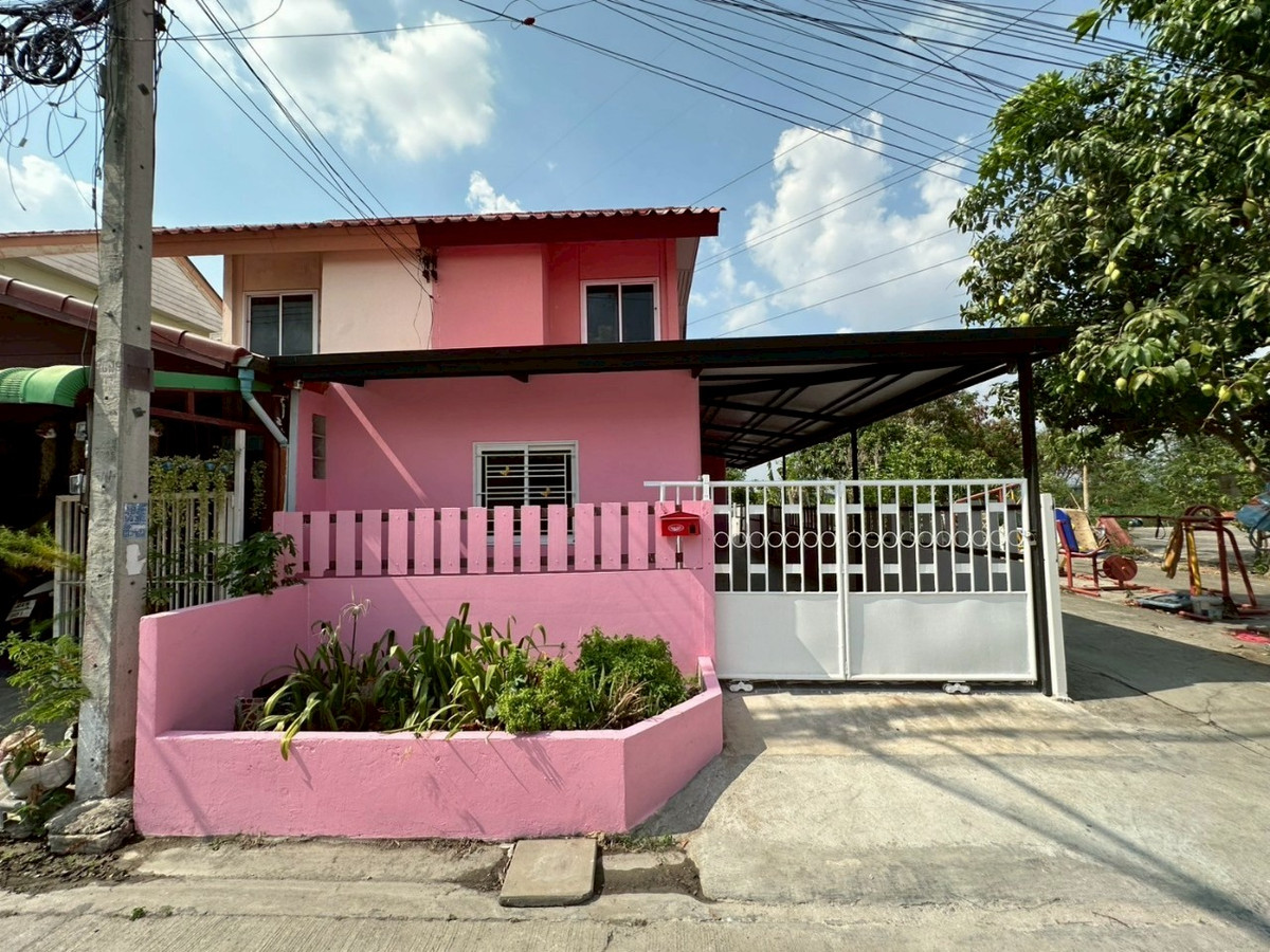 2-storey twin house for sale at the end of Soi 9 (Main Road), Ayutthaya Community Housing Project 2, Bo Phong Subdistrict, Nakhon Luang District, Phra Nakhon Si Ayutthaya Province. 2-storey twin house for sale at the end of Soi 9 (Main Road), Ayutthaya Community Housing Project 2, Bo Phong Subdistrict, Nakhon Luang District, Phra Nakhon Si Ayutthaya Province.