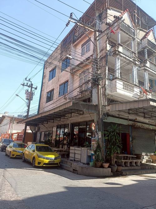 95710 - Commercial building for sale, 4 floors + rooftop, 2 units, 28 sq m, corner room.