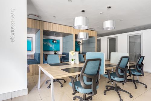 จองที่นั่งโคเวิร์กกิ้งแบบจองล่วงหน้าหรือ hot desk ใน Regus Somerset Thonglor