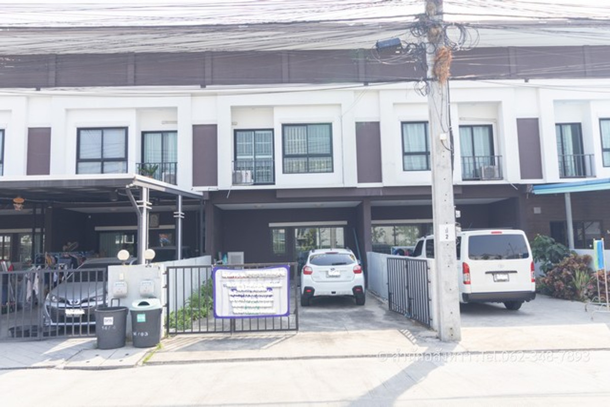 Townhome for sale Thanyada Plus Wongwaen-Theparak Premium plot in front of the garden, can park 4 cars. Townhome for sale Thanyada Plus Wongwaen-Theparak Premium plot in front of the garden, can park 4 cars.