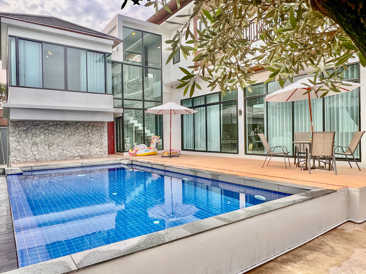 REDUCED PRICE From 15,900,000 THB Now only 12,900,000 THB Luxury Pool Villa – Phahonyothin 56 REDUCED PRICE From 15,900,000 THB Now only 12,900,000 THB Luxury Pool Villa – Phahonyothin 56