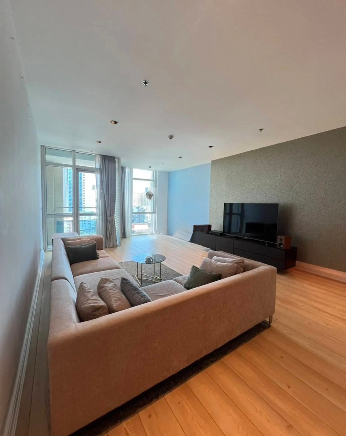SL042/ให้เช่า Athenee Residence ห้องใหญ่ 133 ตร.ม. ใกล้ BTS เพลินจิต เพียง 200 เมตร พร้อมที่จอดรถส่วนตัว 2 คัน SL042/ให้เช่า Athenee Residence ห้องใหญ่ 133 ตร.ม. ใกล้ BTS เพลินจิต เพียง 200 เมตร พร้อมที่จอดรถส่วนตัว 2 คัน
