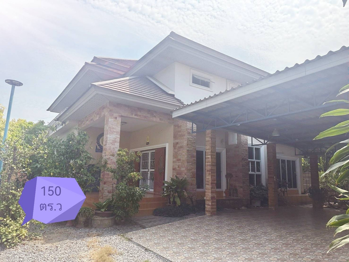 The  is selling it himself 🏡 Selling 3 houses (total sale) 📐 Total area 890 square wah 💰 Price 20,000 baht per square wah.