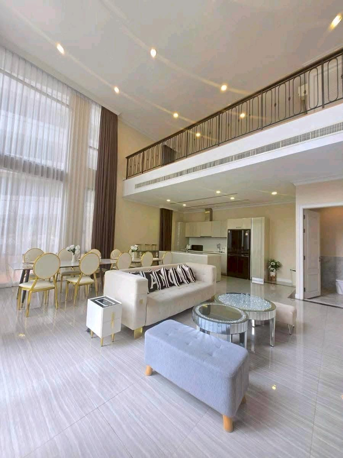ให้เช่าบ้านเดี่ยวสุขุมวิท 49/1 🏊‍♀️🏄 มีสระว่ายน้ำในบ้านพร้อมลิฟท์ส่วนตัว素坤逸路49/1巷独栋别墅出租。配有私人游泳池和私人电梯。 – รูปที่ 2