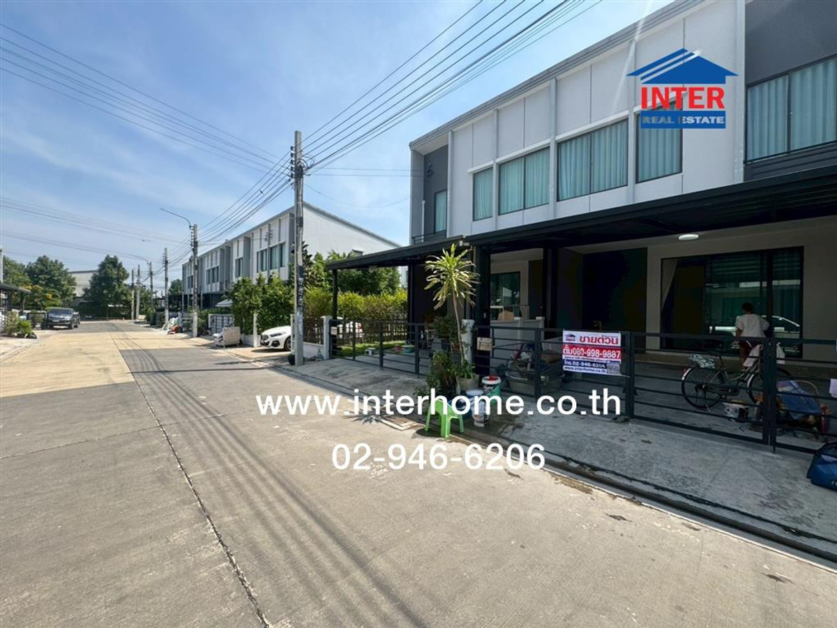 ทาวน์เฮ้าส์ 2 ชั้น 18.2 ตร.ว. หมู่บ้านพลีโน่ รามอินทรา หน้าทางเข้าถนนใหญ่จะเป็นซอยกาญจนาภิเษก 6/1 และเข้าออกซอยคู้บอน 27 เขตบางเขน กรุงเทพมหานคร – รูปที่ 2
