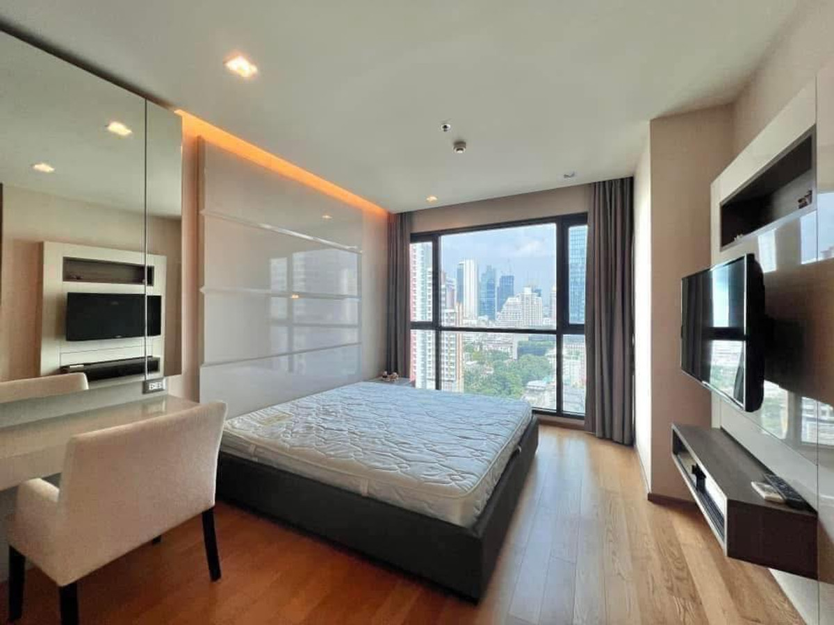 For Rent: The Address Sathorn 1 bedroom, 1 bathroom, beautiful room, fully furnished. Ready to move in