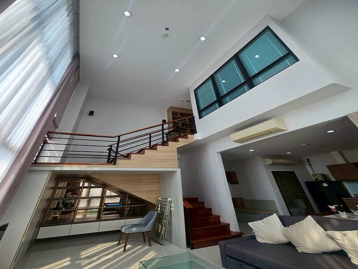For rent/sale: The Sky Condo Sriracha, Duplex 2-story, 21st floor, sea view. For rent/sale: The Sky Condo Sriracha, Duplex 2-story, 21st floor, sea view.
