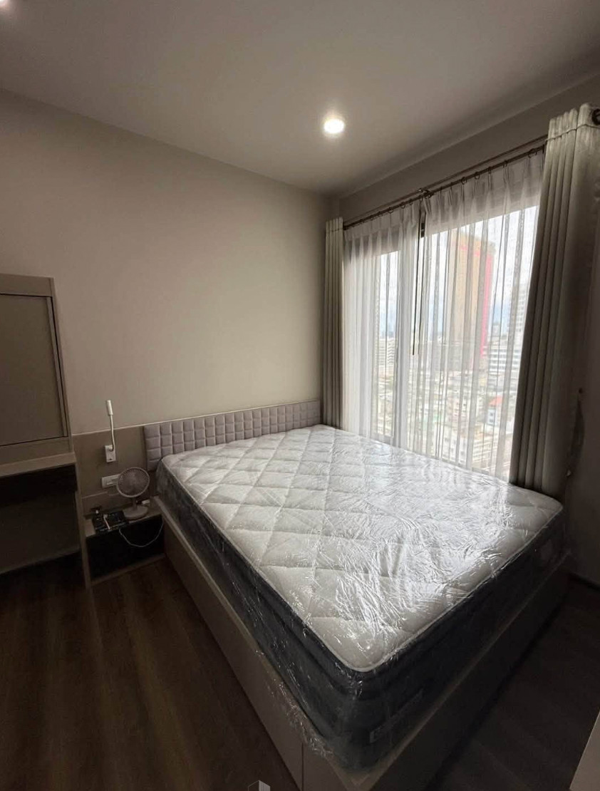You cant find this price anymore. Onyx Phahonyothin, Duplex type 43sqm. The room has just been renovated, completely new, not rented, ready to reserve today. If interested, you can make an appointment to view at 064-6696546 Minnie. You can contact Line a You cant find this price anymore. Onyx Phahonyothin, Duplex type 43sqm. The room has just been renovated, completely new, not rented, ready to reserve today. If interested, you can make an appointment to view at 064-6696546 Minnie. You can contact Line a