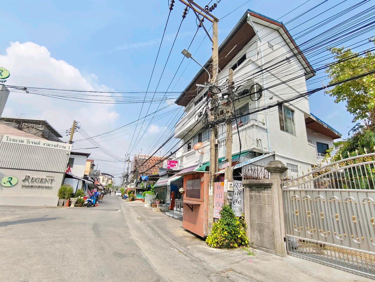 ขายอาคาร 3 ชั้น พร้อมผู้เช่า งามวงศ์วานซอย 9 นนทบุรี ค้าขายได้ใกล้แหล่งชุมชน – รูปที่ 4