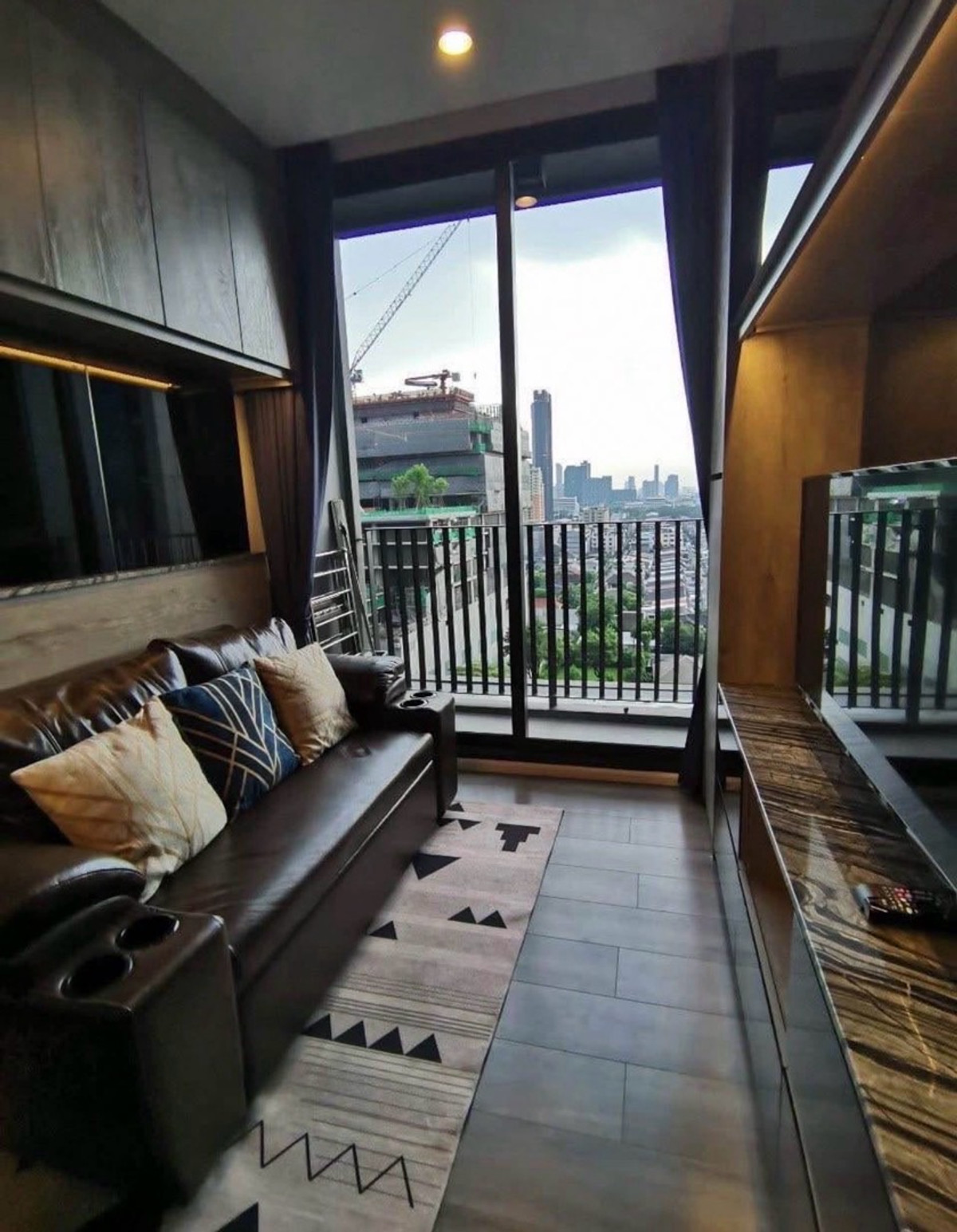 For rent Whizdom Essence Sukhumvit
