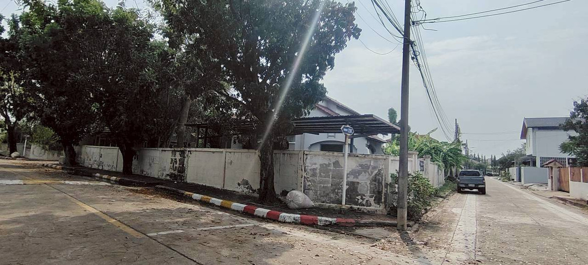 ขายบ้านพร้อมที่ดิน หมู่บ้านชลลดา บางบัวทอง เนื้อที่ 213 ตารางวา – รูปที่ 2