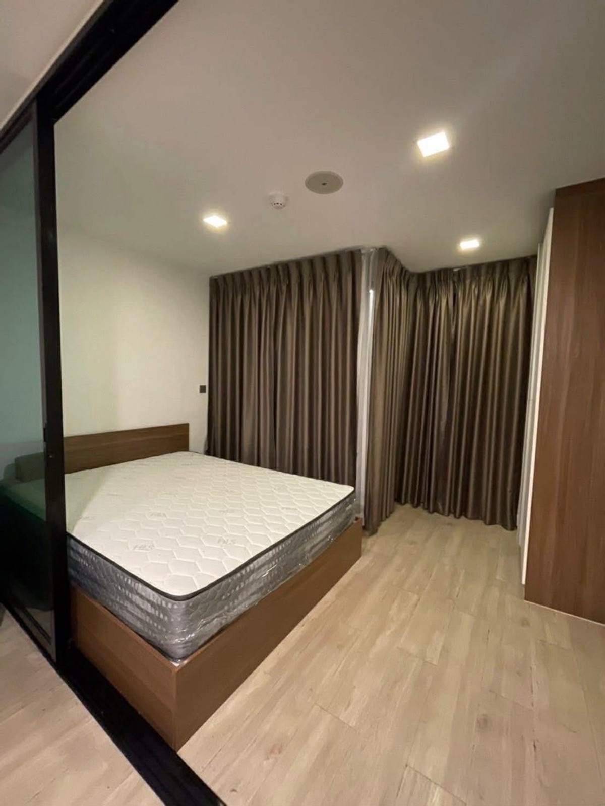 ให้เช่า คอนโด Atmoz ลาดพร้าว 71ขนาดห้อง : 23 ตร.ม อาคาร : D ชั้น : 8 ราคา : 9,500 บาท สถานที่ใกล้เคียง : รถไฟฟ้าสายสีเหลือง สถานีโชคชัย4