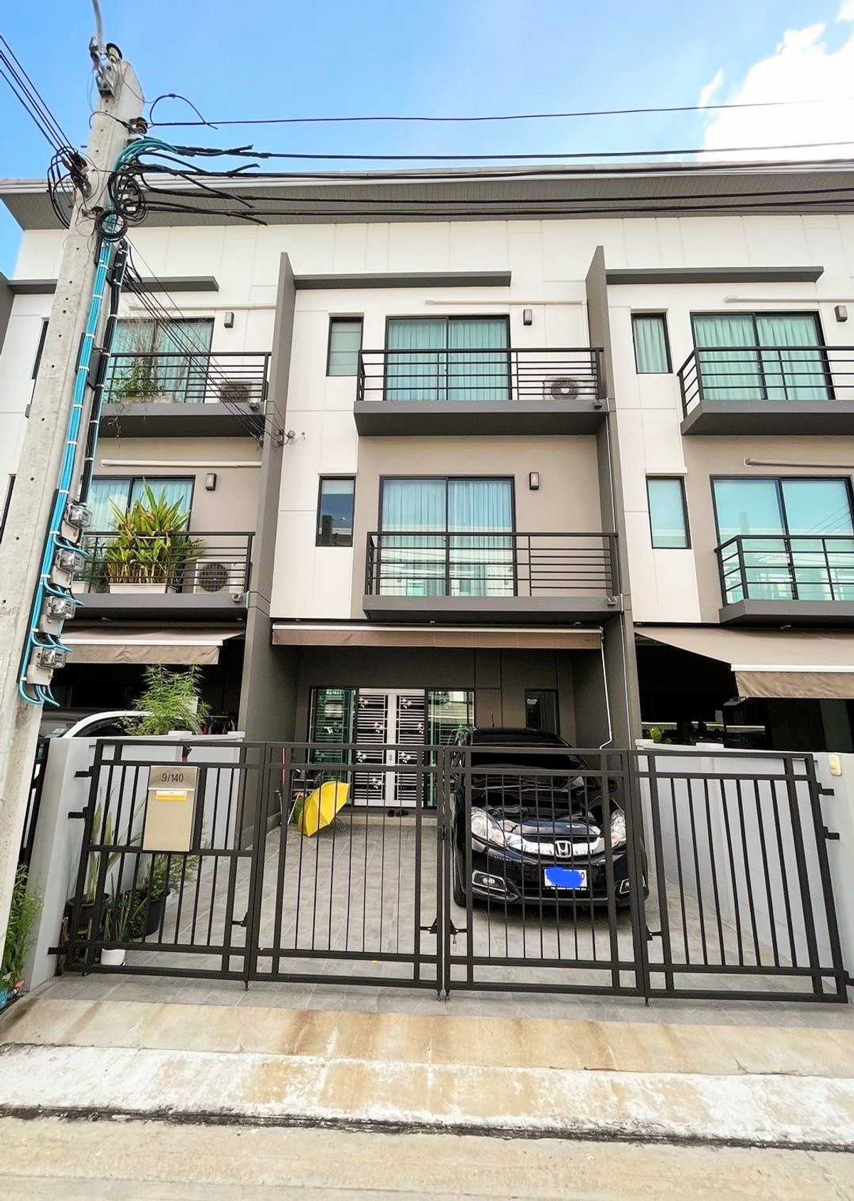 Townhome for Sale: Baan Klang Muang Ratchaphruek-Rama 5 Near MRT Purple Line Townhome for Sale: Baan Klang Muang Ratchaphruek-Rama 5 Near MRT Purple Line