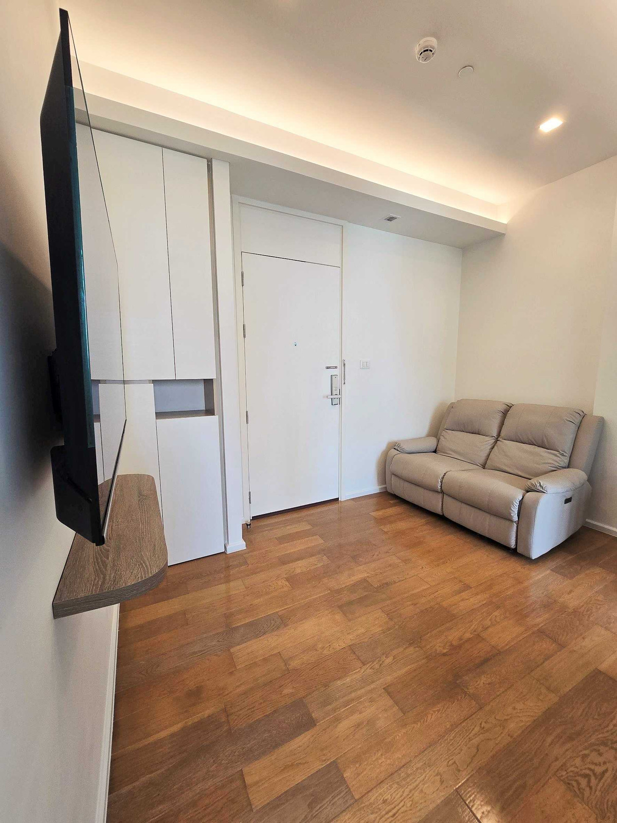 Condo for Sale: The Saint Residences 30.03 sqm, Near MRT Phahonyothin Condo for Sale: The Saint Residences 30.03 sqm, Near MRT Phahonyothin