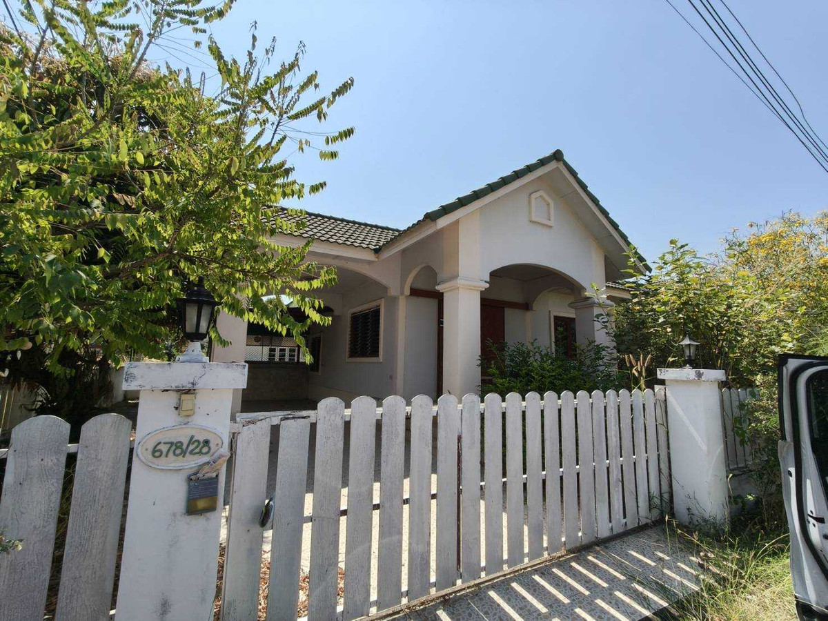 House for sale on a beautiful corner plot. Suitable for both living and opening a shop. House for sale on a beautiful corner plot. Suitable for both living and opening a shop.