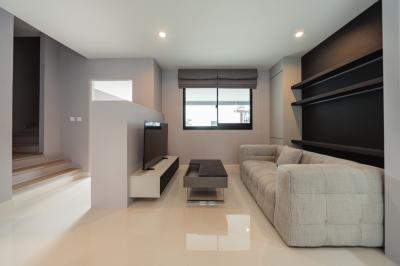 🔥Rent Now🔥 Townhome Nirvana Define Bangkok Kreetha, near MRT Sri Kreetha Station. Fully furnished and ready to move in.