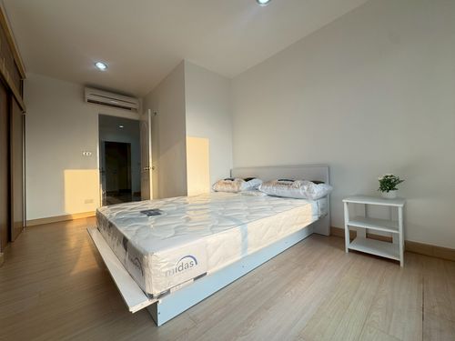Condo for Rent at S Condo Sukhumvit 50 Located near BTS On Nut, offering convenient transportation with easy access to the expressway and lifestyle destinations. Ready to move in, featuring a spacious layout and comfortable living. This low-rise condomini