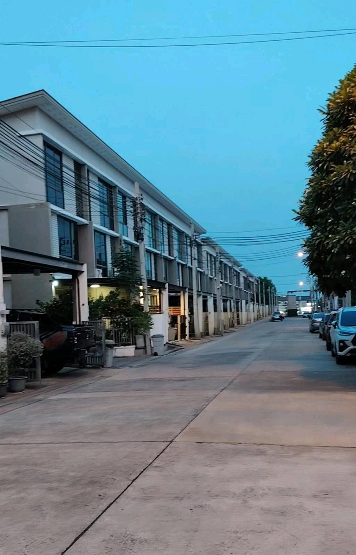 ✨ ขายด่วน! ทาวน์โฮม 3 ชั้น ทำเลศักยภาพใกล้รถไฟฟ้าสายสีส้ม ใกล้ถนนศรีนครินทร์-ร่มเกล้า “ Patio พาทิโอ รามคำแหง-วงแหวน“ สภาพนางฟ้า ฟรีเฟอร์นิเจอร์ ทั้งหมดตามรูป พร้อมอยู่✨ 4.39 ล้านบาท 26.70 ตรว. จอดรถได้ 4 คัน – รูปที่ 2