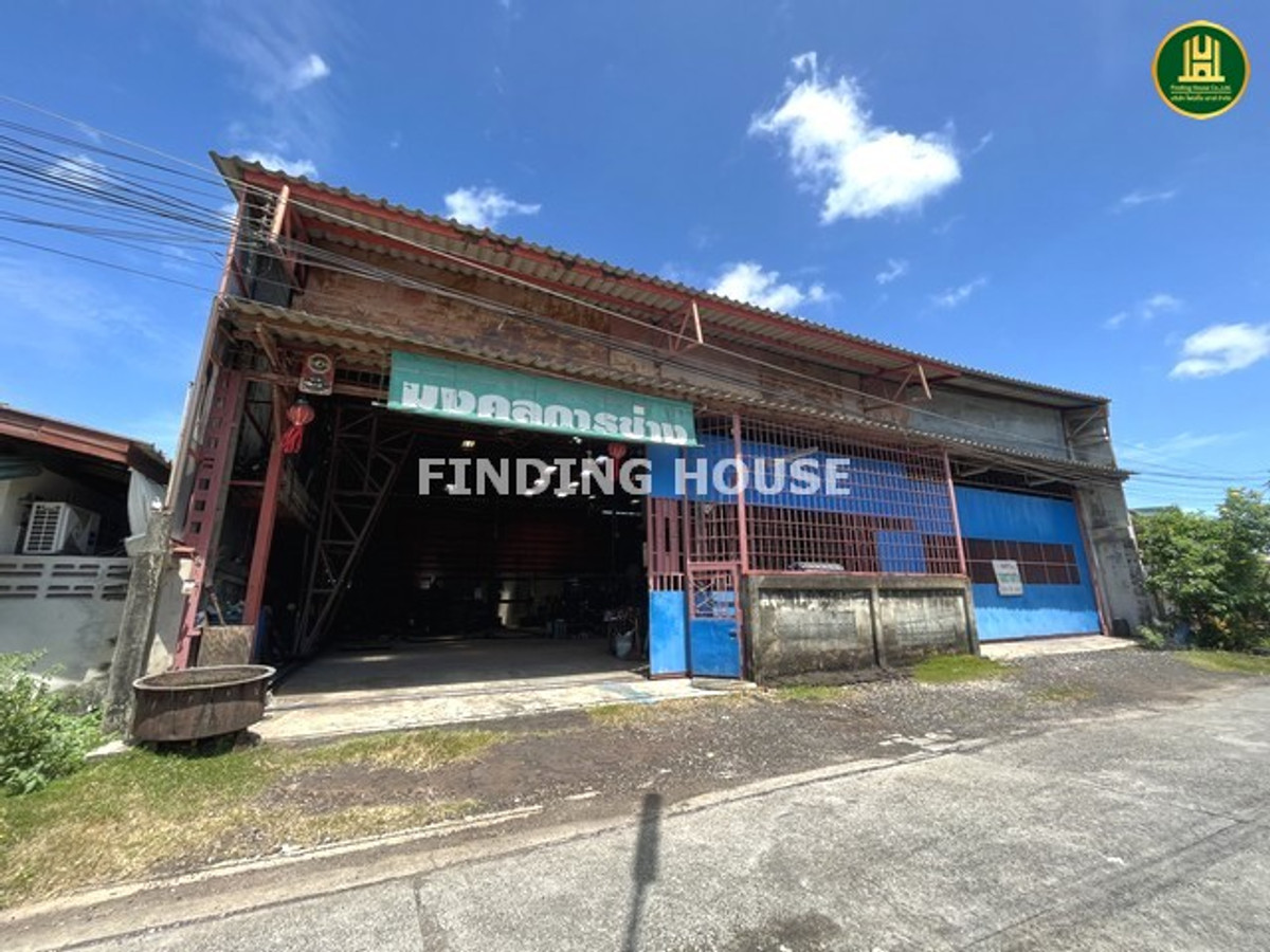 Factory for sale, complete lathe shop, 121 wa, Map Ta Phut Soi 10, Rayong, with a large set of machinery. Big cars can enter. Near the main road, only 150 meters.