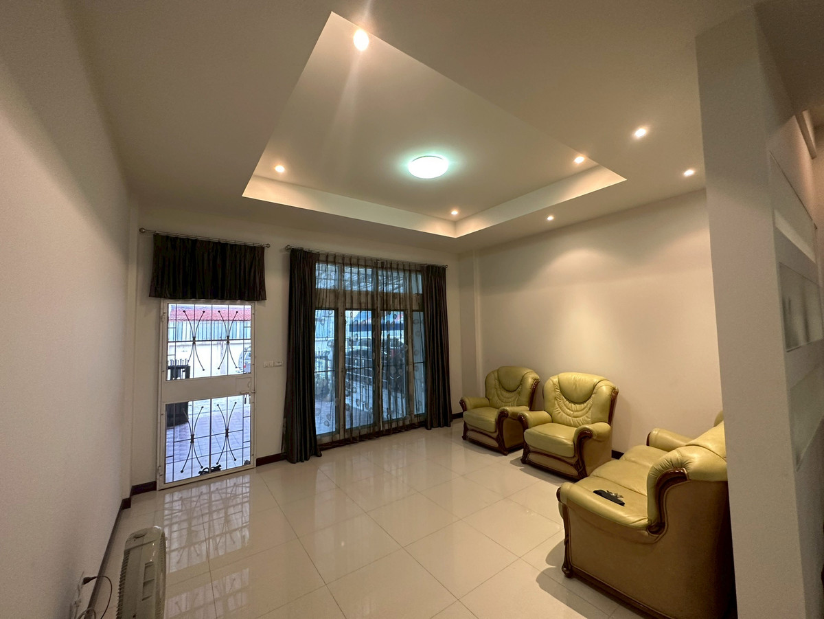 ให้เช่าทาวน์โฮม 3 ชั้น หมู่บ้านสิรินโฮม ลาดพร้าว101 แอร์เฟอร์ครบ มี3ห้องนอน3ห้องน้ำ ราคาเช่าเดือนละ30,000บาท (จดทะเบียนบริษัทได้) – รูปที่ 3