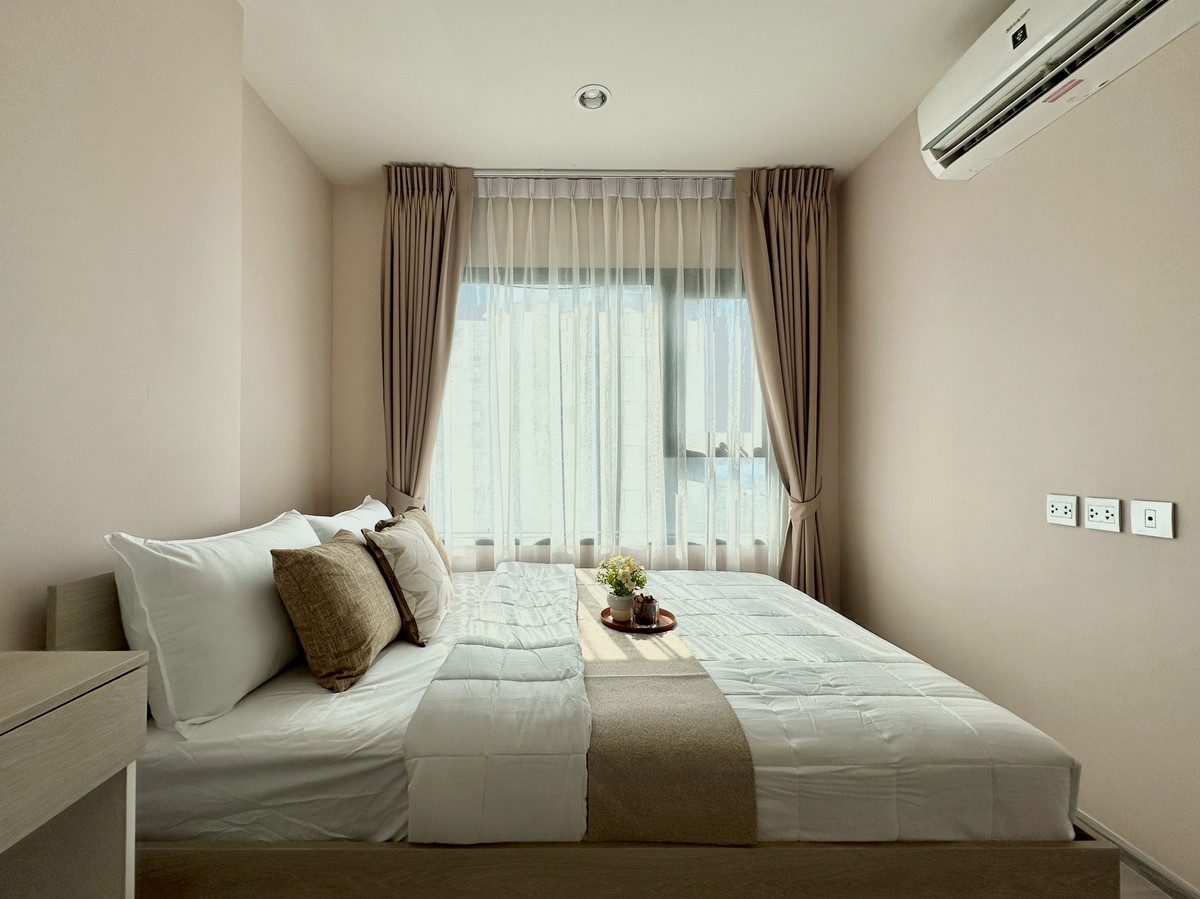Condo in the Erawan Area | 0 m to BTS | Beautiful Unit | High Floor | Full Facilities