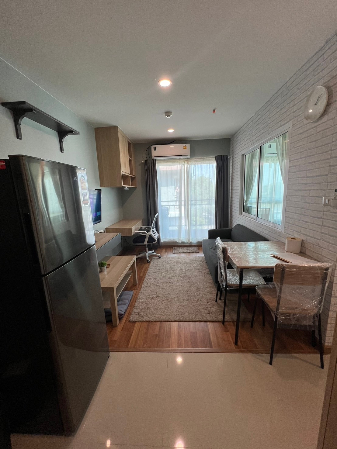 For rent: Anna Condo Pho Kaeo 1, 3rd floor, corner room, empty room. For rent: Anna Condo Pho Kaeo 1, 3rd floor, corner room, empty room.