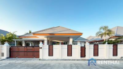 Single house with a private swimming pool
