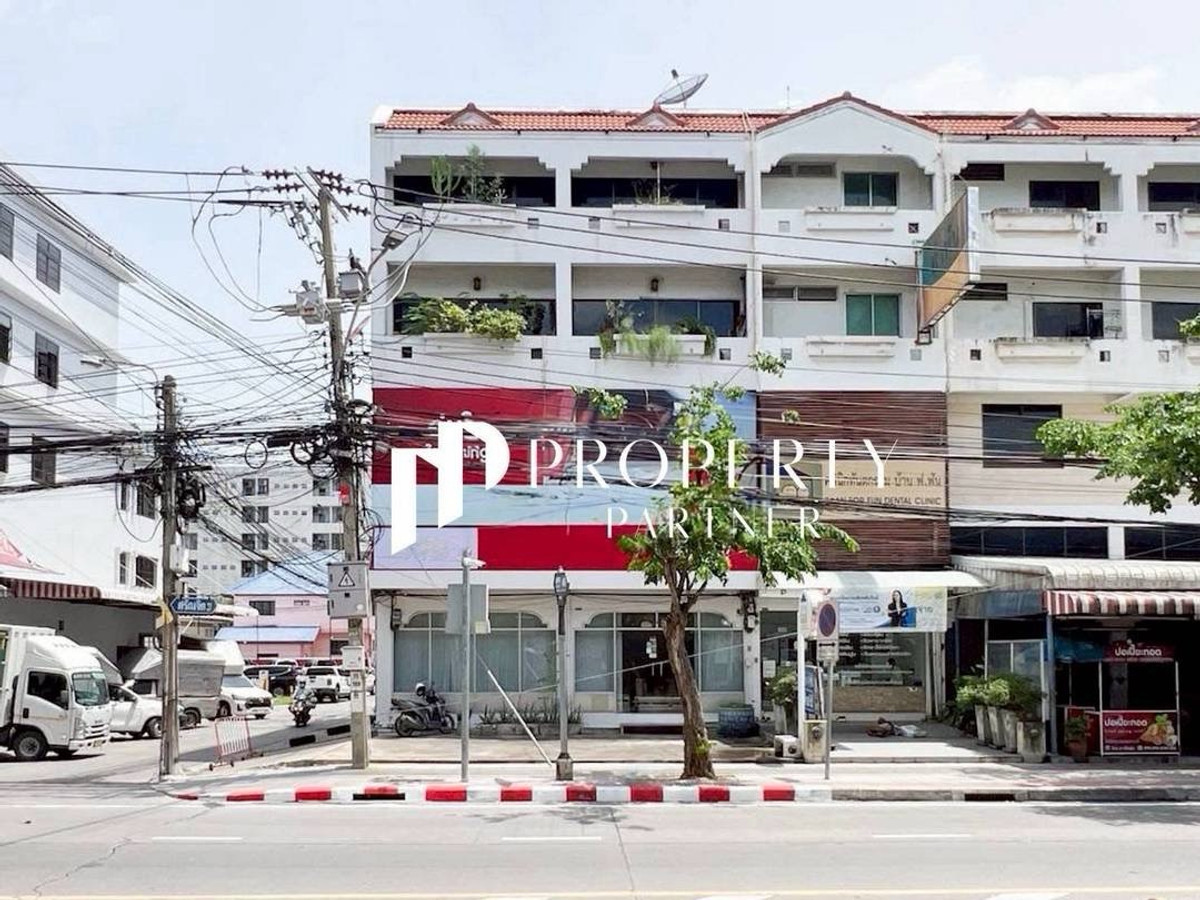 ขายพร้อมผู้เช่า อาคารพาณิชย์ ซอยอุดมสุข 49 ติดถนนหลักอุดมสุข เหมาะสำหรับลงทุนธุรกิจและผู้ประกอบการ
