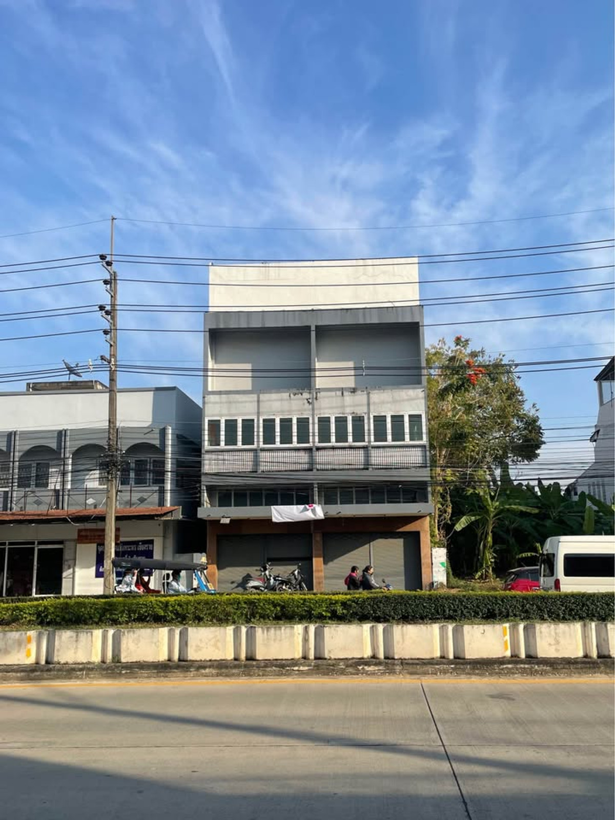 3-story commercial building, next to Phahonyothin Road, Chiang Rai 3-story commercial building, next to Phahonyothin Road, Chiang Rai