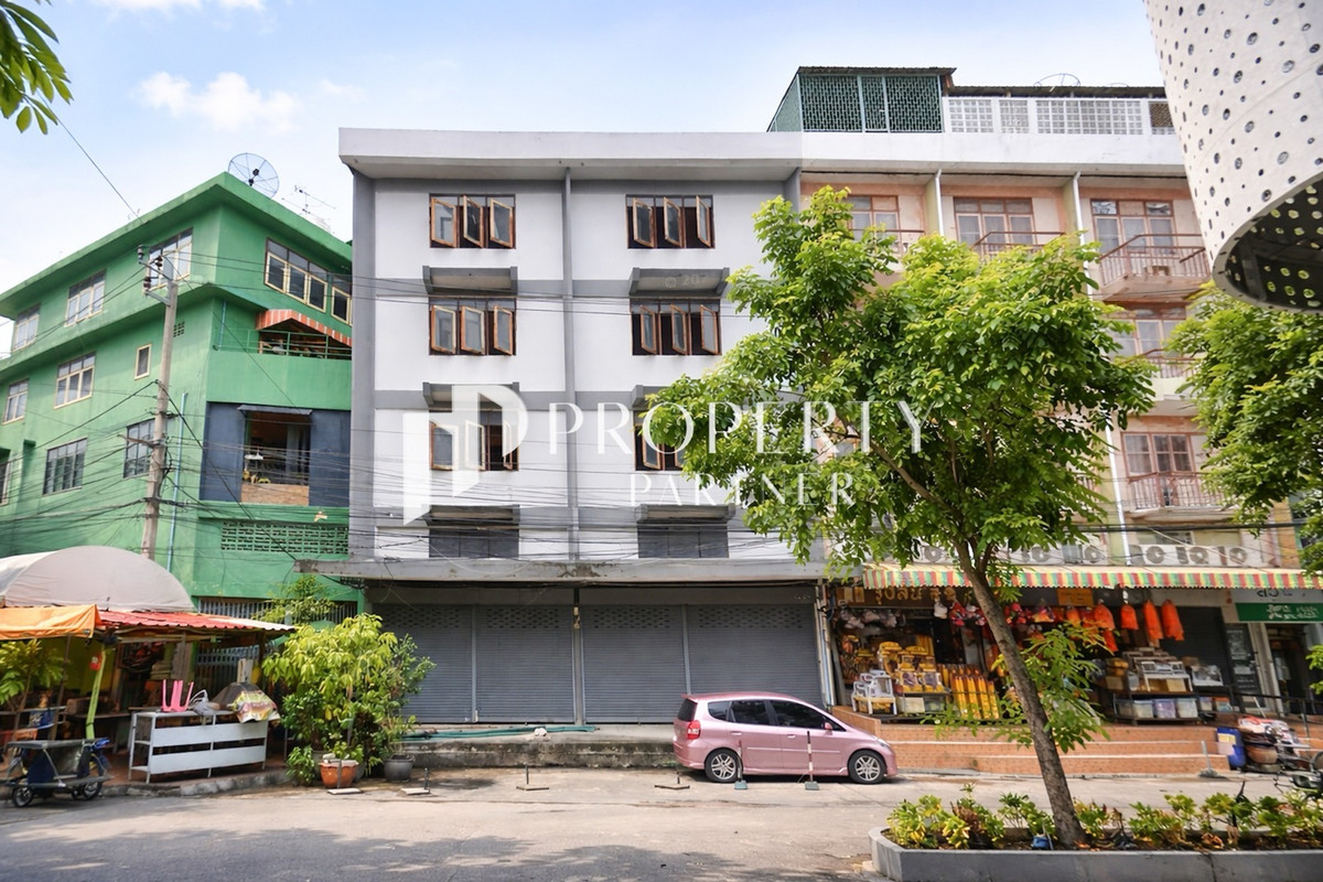 ขายอาคารพาณิชย์ 4.5 ชั้น 2 ห้องติดกัน ใกล้ BTS อุดมสุข