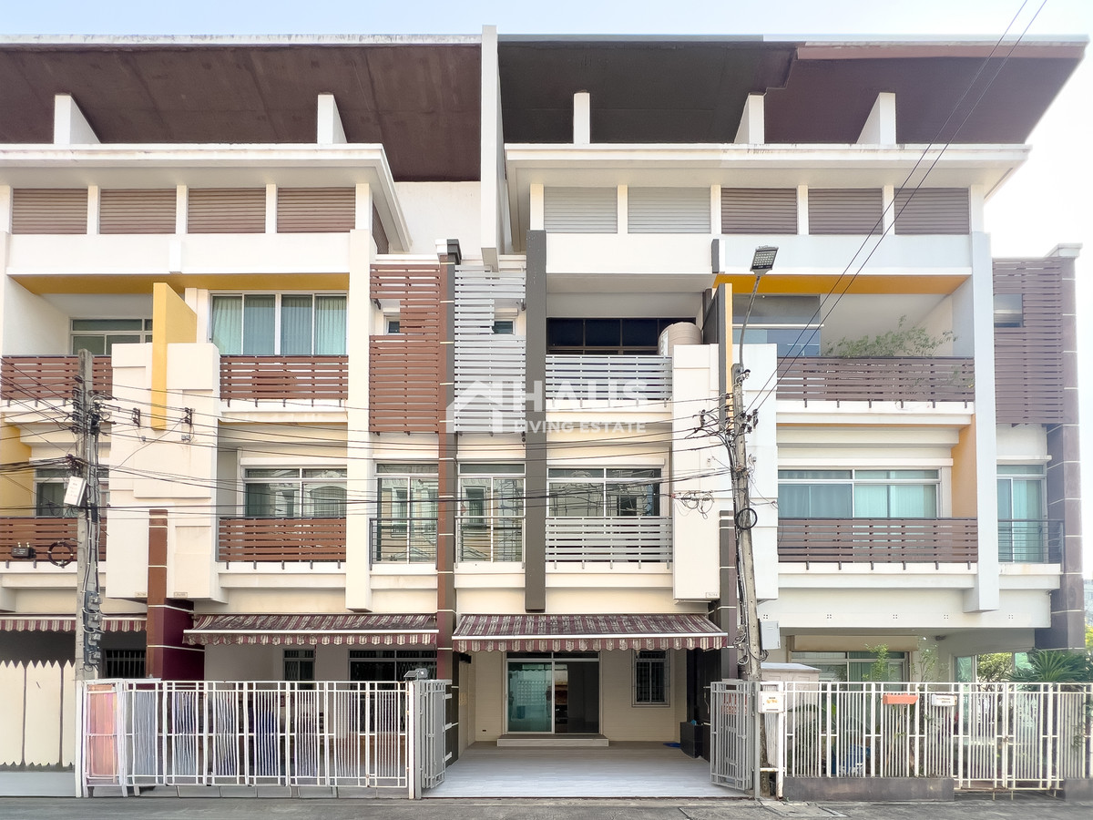 ครอบครัวใหญ่ก็เอาอยู่! 3 ชั้นฟังก์ชันครบ (พร้อมเข้าอยู่ทันที) หั่นราคาดีที่สุดในรุ่น🔥 ขายทาวน์โฮม บ้านกลางเมือง มอนติ - คาร์โล 🔥 Baan Klang Muang Monte - Carlo / 3 ห้องนอน #TNGM047