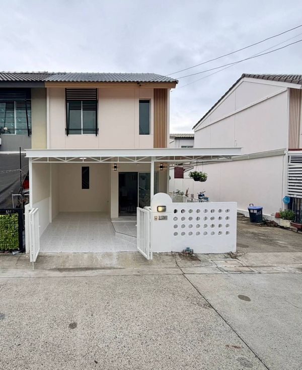 For Sale Townhouse/Townhome , Baan Pruksa 87/2 Srinakarin - Bangna , corner unit , newly renovated , Bang Kaeo , Bang Phli , Samut Prakarn , CX-157082