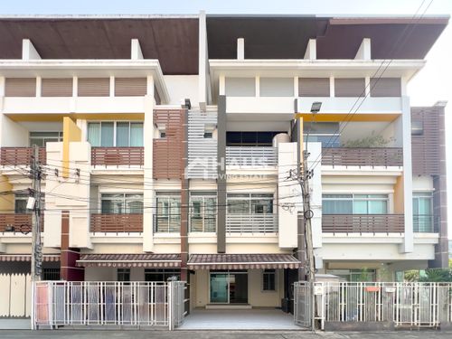 ครอบครัวใหญ่ก็เอาอยู่! 3 ชั้นฟังก์ชันครบ (พร้อมเข้าอยู่ทันที) หั่นราคาดีที่สุดในรุ่น🔥 ขายทาวน์โฮม บ้านกลางเมือง มอนติ - คาร์โล 🔥 Baan Klang Muang Monte - Carlo / 3 ห้องนอน #TNGM047