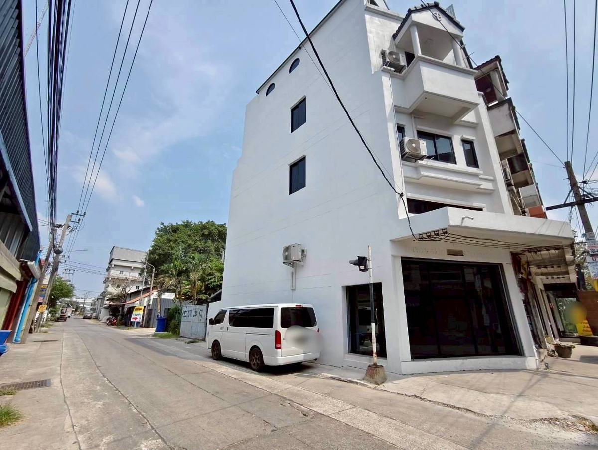 Urgent sale! Commercial building, 4 and a half floors, completely renovated. Bang Phli Niwet Village  With furniture (corner house) Bang Phli-King Kaew Suitable for living, an office or a chic cafe. – รูปที่ 2
