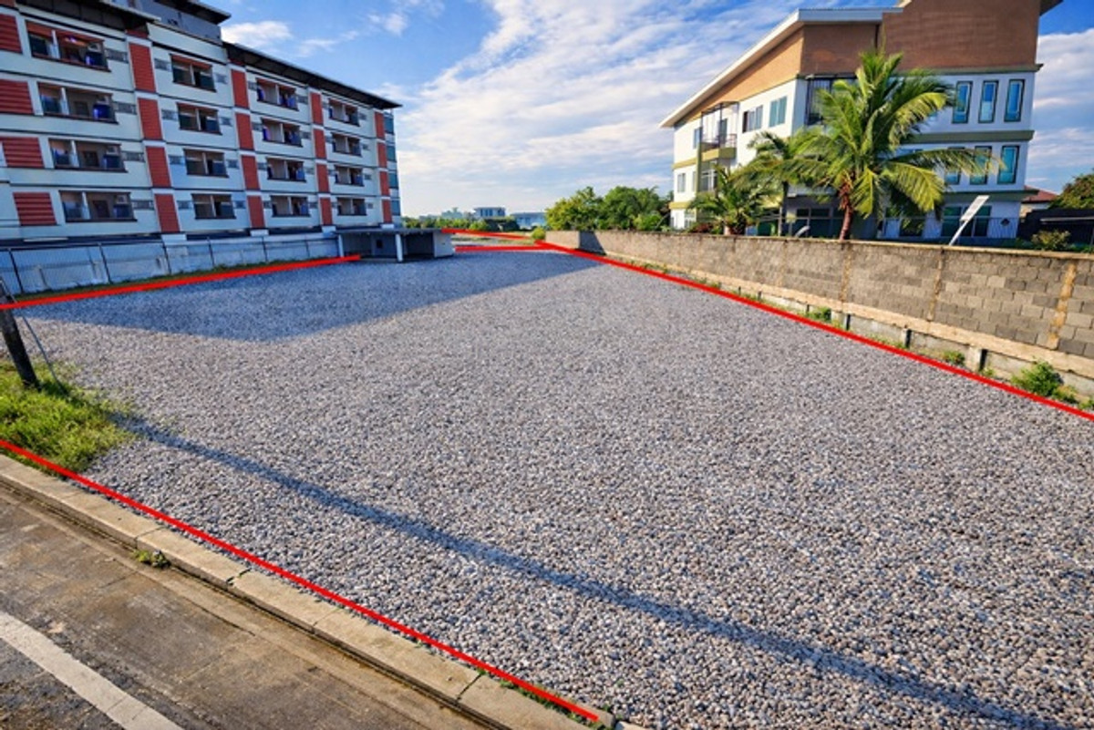 Filled Land for rent next to Lotus LamLukKa Khlong2 250m 45meters wide Near BTS KhukKhot(1.8 km) on