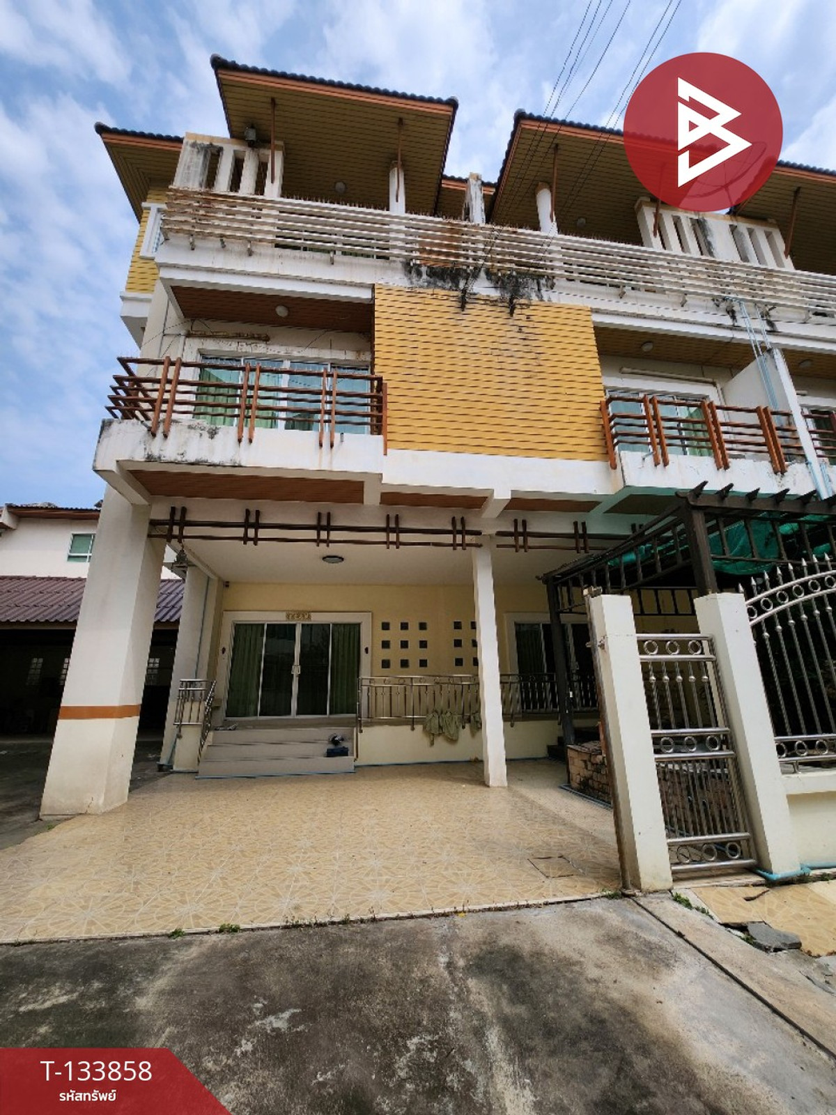  ขาย/เช่า ทาวน์เฮ้าส์ 3 ชั้น เนื้อที่ 90.6 ตร.วา หมู่บ้านรินรดา สมุทรสาคร