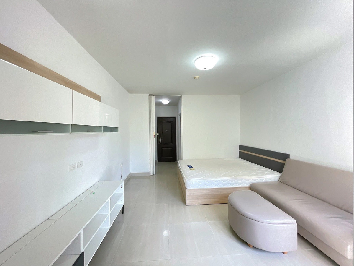 For Rent : I house RCA 1ห้องนอน 1ห้องน้ำ ห้องสวย เฟอร์นิเจอร์ครบ พร้อมเข้าอยู่ For Rent : I house RCA 1ห้องนอน 1ห้องน้ำ ห้องสวย เฟอร์นิเจอร์ครบ พร้อมเข้าอยู่