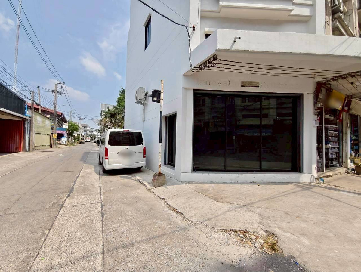 Urgent sale! Commercial building, 4 and a half floors, completely renovated. Bang Phli Niwet Village  With furniture (corner house) Bang Phli-King Kaew Suitable for living, an office or a chic cafe. – รูปที่ 3