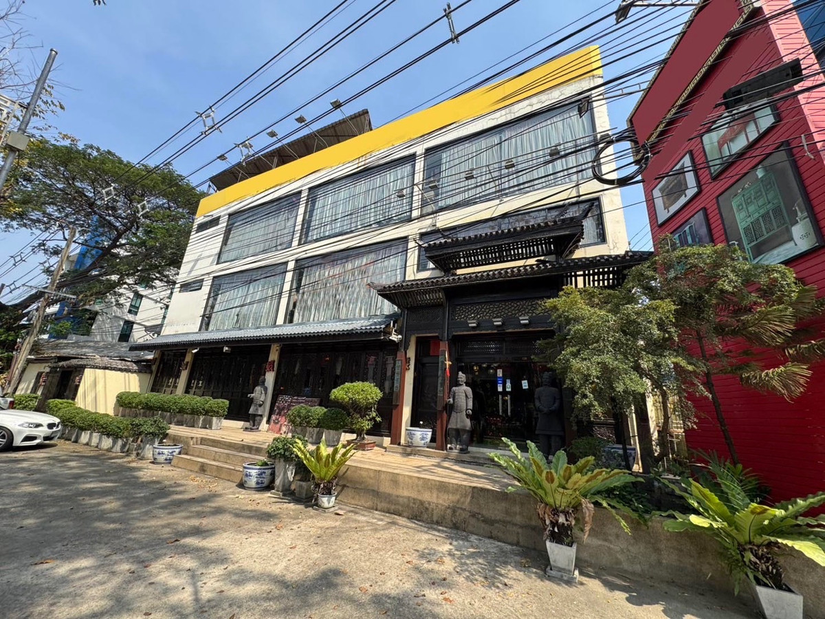 📌Commercial building for rent, suitable for cafe, Pirates, hair salon, workshop, showroom selling products, Ekkamai location. 📌Commercial building for rent, suitable for cafe, Pirates, hair salon, workshop, showroom selling products, Ekkamai location.