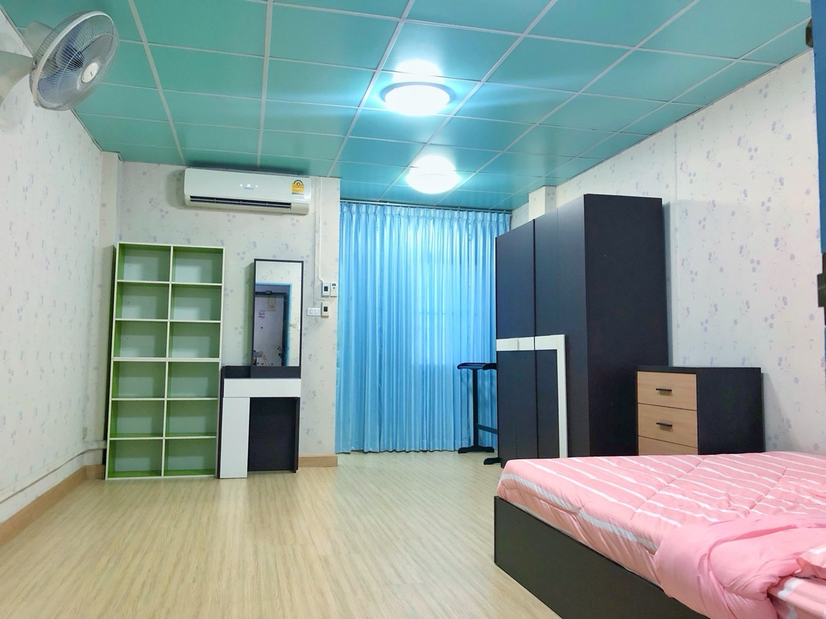 Condo near Thammasat Rangsit The is selling it himself. Condo near Thammasat Rangsit The is selling it himself.