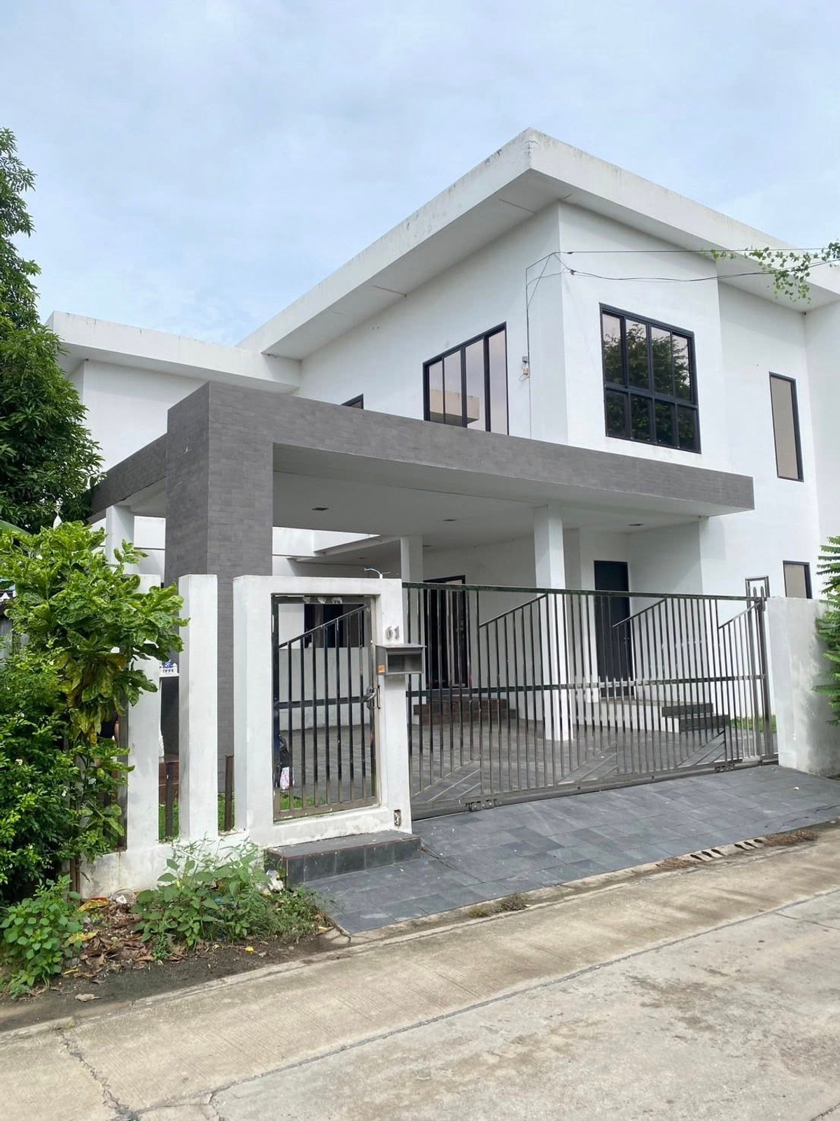 บ้านเดี่ยว พุทธมณฑลสาย 2 บ้านหลังหัวมุม พื้นที่รอบบ้านกว้าง โปร่ง ลมดี บ้านเดี่ยว พุทธมณฑลสาย 2 บ้านหลังหัวมุม พื้นที่รอบบ้านกว้าง โปร่ง ลมดี