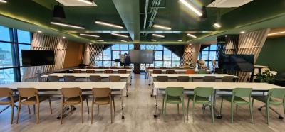 🔥Daily Space for Rent🔥 Living Co-Space, 250 sq m, near MRT Sutthisan (Exit 4). Minimum 10 people or more.